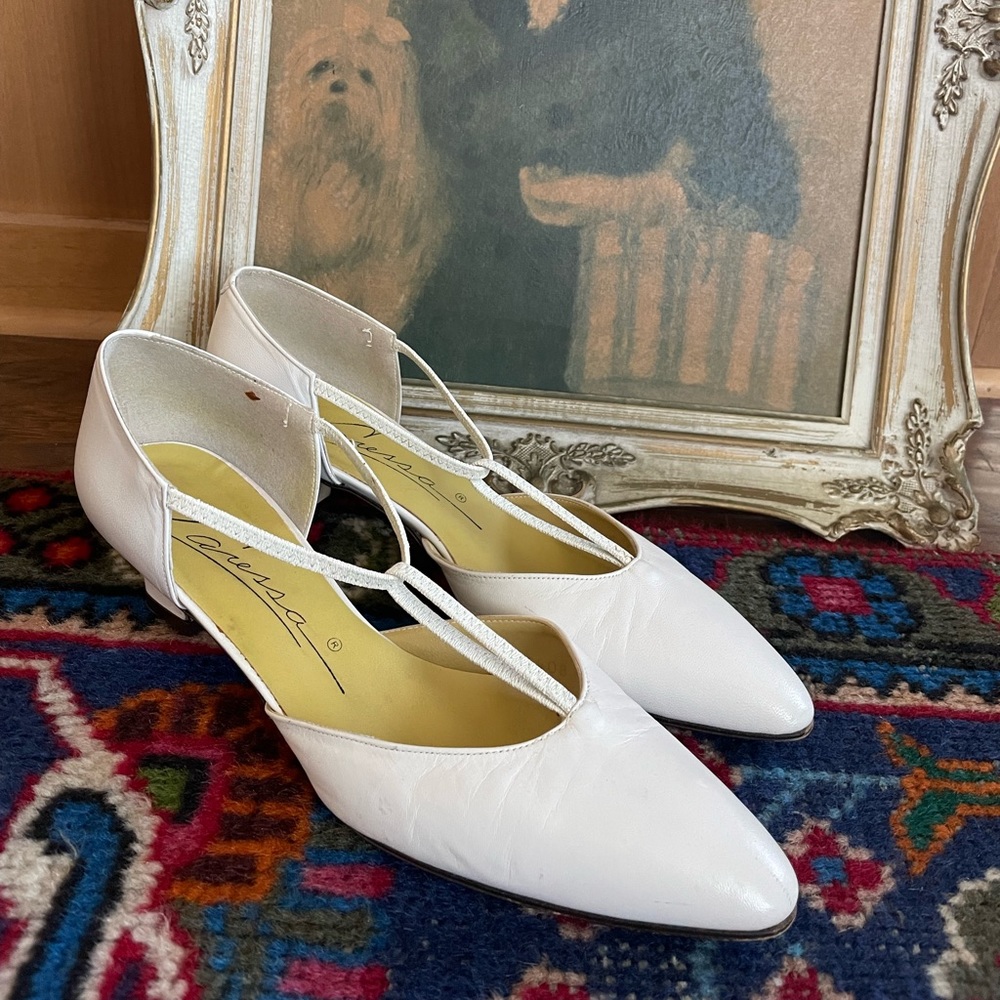 Caressa leather 1 1/2” ivory heels